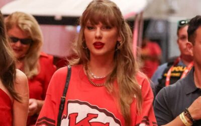 Taylor Swift’s effortless star power ‘freeze’ fan at Arrowhead stadium: Watch