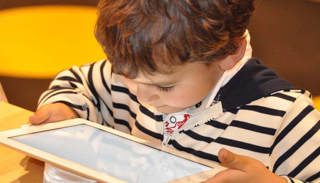 Find out how you’re harming your kid with screen time
